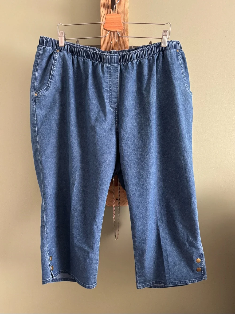 145.) Alia / Denim / Straight Leg Capris - Picture 1 of 6